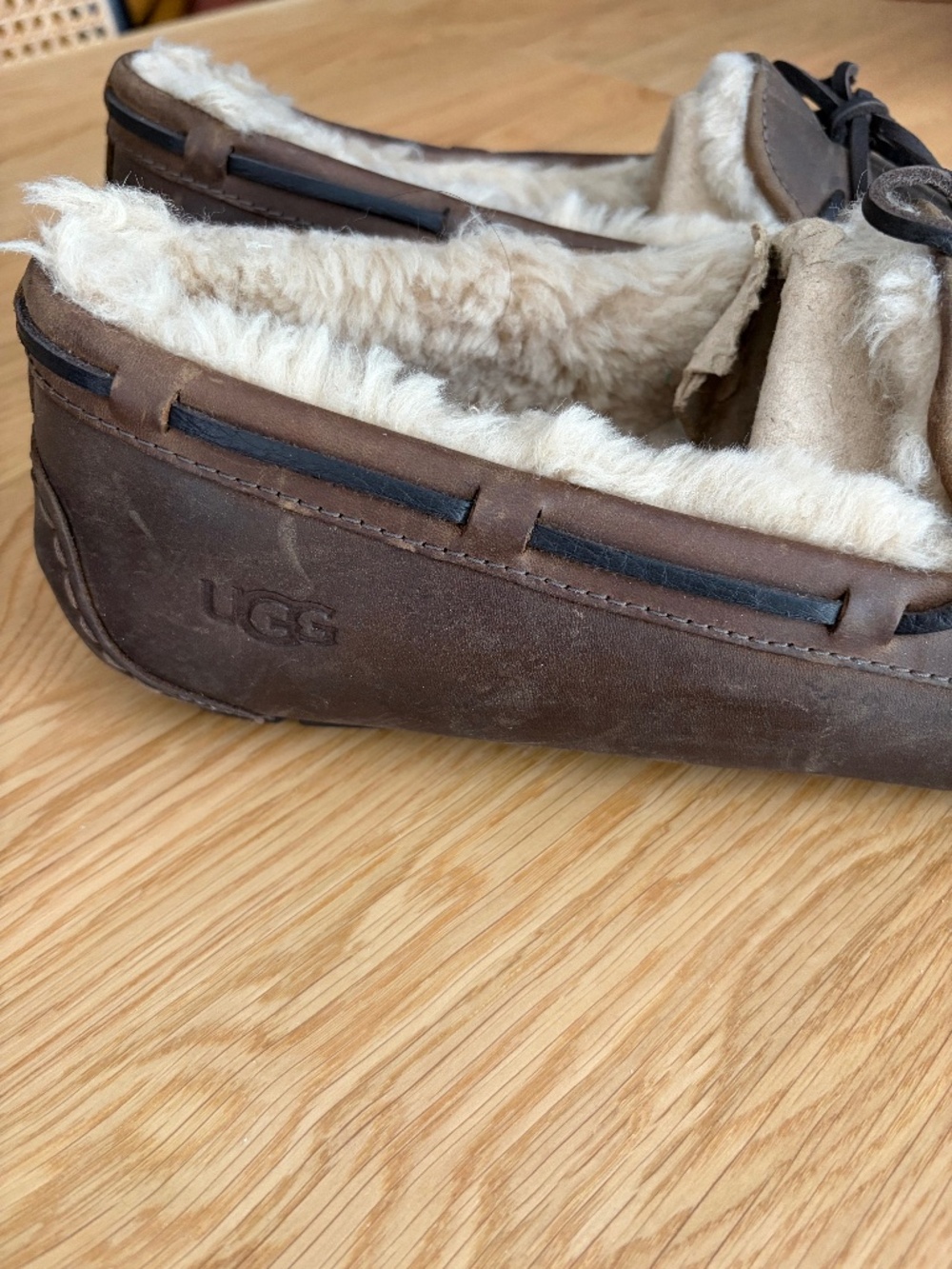 Ugg Men Leather Moccasin Slippers NEW 10 Olsen